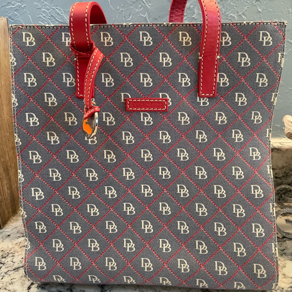Dooney & Bourke Tote